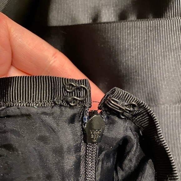 J. McLaughlin Shorts NWT Easton Ribbon Solid Black Size 8 - Picture 5 of 8